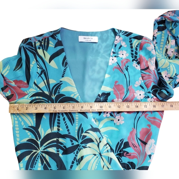 Bailey 44 Blue Floral Wrap Top. Size 4 - Picture 9 of 11